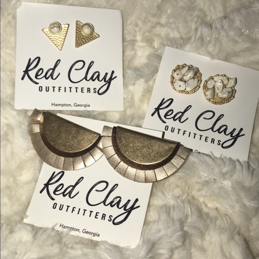 Boutique earrings set.